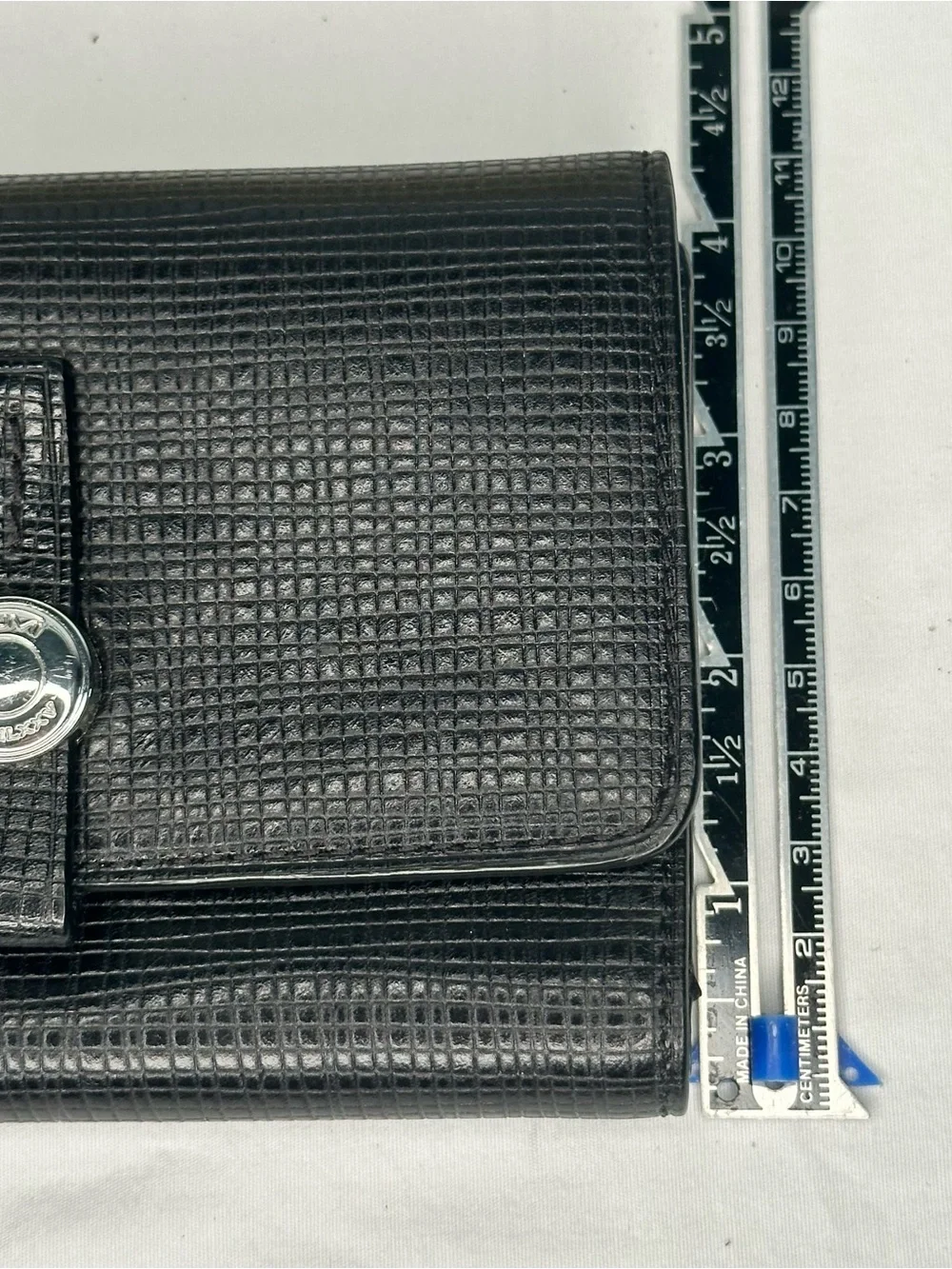 Tumi Leather Trifold Unisex Wallet